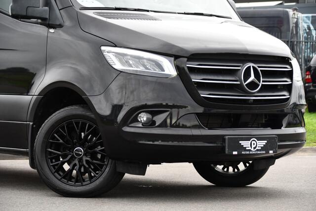 Mercedes-Benz SPRINTER 319 V6 3.0 CDI L3H2 Black Edition Adaptieve Cruise, 360 Camera, Carplay, LED, Voorruit verwarming, Automaat, 10,5'' Mbux, NAVI, 2 x Geveerde stoel, Uniek!