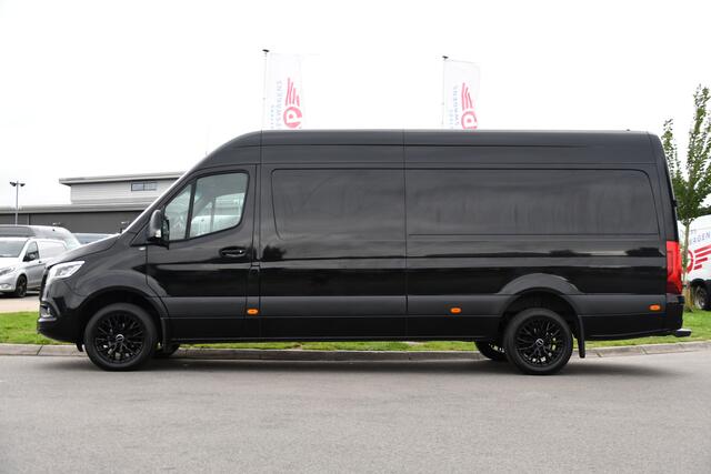 Mercedes-Benz SPRINTER 319 V6 3.0 CDI L3H2 Black Edition Adaptieve Cruise, 360 Camera, Carplay, LED, Voorruit verwarming, Automaat, 10,5'' Mbux, NAVI, 2 x Geveerde stoel, Uniek!
