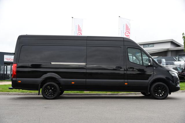 Mercedes-Benz SPRINTER 319 V6 3.0 CDI L3H2 Black Edition Adaptieve Cruise, 360 Camera, Carplay, LED, Voorruit verwarming, Automaat, 10,5'' Mbux, NAVI, 2 x Geveerde stoel, Uniek!