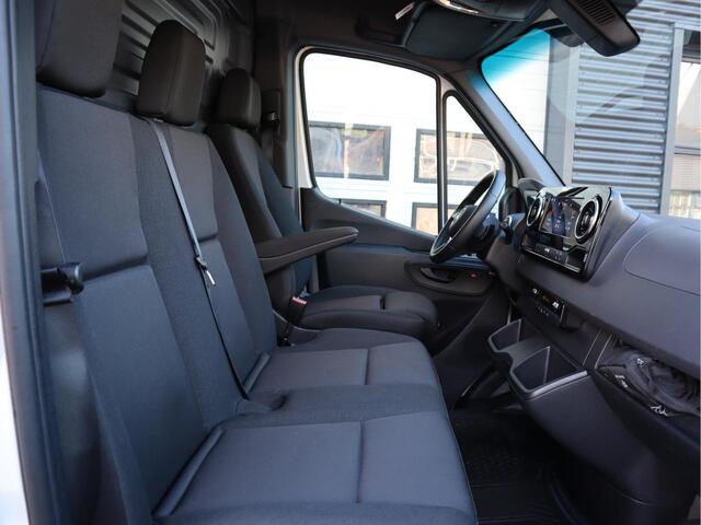 Mercedes-Benz SPRINTER 317 CDI Automaat L2H2 RWD - LED - Mbux - Camera