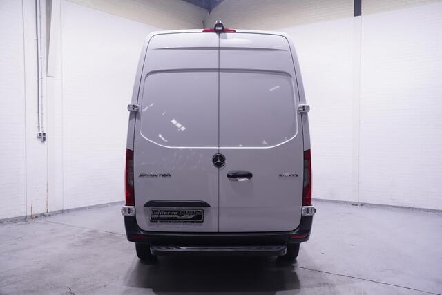 Mercedes-Benz SPRINTER 317 CDI 170 pk L2H2 Adapt. Cruise Distronic, Navi Camera, Laadruimte Pakket, PDC V+A, 3-Zits
