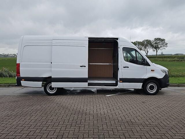 Mercedes-Benz SPRINTER 317 1.9 CDI L3H2 Pro Cruise control, Airco, Pdc, Navi, Camera, LED, Carplay, Automaat, Mbux10, Lane-assist, Stoelverwarming, Dodehoek Detectie, Nieuw Model