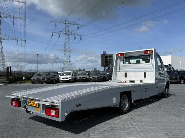 Mercedes-Benz SPRINTER 519 CDI | AUT. | TIJHOF | LUCHTVERING | LIER | DUBBEL LUCHT | CAMERA | ADAPTIEVE CRUISE | LED | GROOT NAVIGATIE | CHAUFFEURS STOEL | 3500 KG TREKHAAK | LED | ZILVER METALLIC | 7942 KM! | CERTIFIED