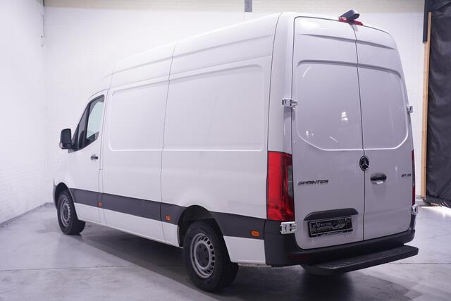 Mercedes-Benz SPRINTER 317 CDI 170 pk L2H2 Camera, Apple Carplay Cruise Control, Airco, Opstap achter, 3-Zits