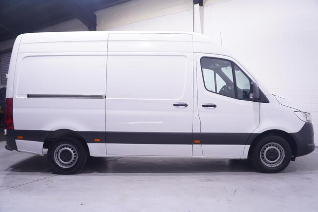 Mercedes-Benz SPRINTER 317 CDI 170 pk L2H2 Camera, Apple Carplay Cruise Control, Airco, Opstap achter, 3-Zits