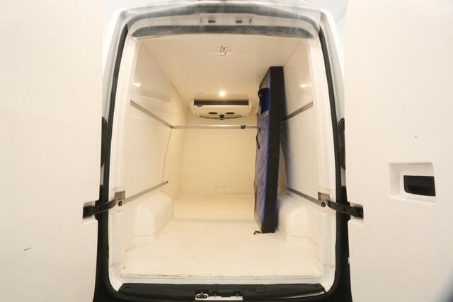 Mercedes-Benz SPRINTER Volkswagen Crafter 2.0 TDI L3H3 | Koel/vrieswagen -20° | 3000kg Trekgew. | Airco | Camera | Carplay | 3 Zits | Koelauto