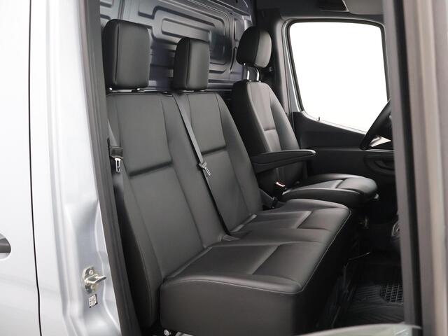 Mercedes-Benz SPRINTER 317 CDI | AUT. | L3 H2 | DISTRONIC PLUS | 3-ZITS | SCHUIFDEUR L+R | NAVIGATIE | PARKEERCAMERA | CERTIFIED