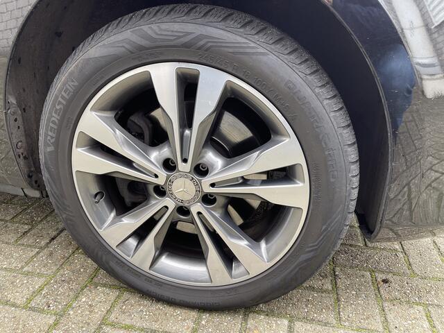 Mercedes-Benz V-KLASSE 250d 190pk automaat Lang L2H1 DC 5 persoons Avantgarde / vaste prijs rijklaar ¤ 39.950 marge / lease vanaf ¤ 652 / zwart leer / electrische schuifdeuren / zwart metallic / burmester