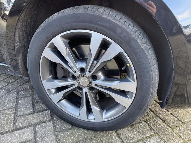 Mercedes-Benz V-KLASSE 250d 190pk automaat Lang L2H1 Avantgarde 2 persoons / enkel cabine / vaste prijs rijklaar ¤ 34.950 marge / extra stoelen los aanwezig / dubbele electrische schuifdeur / trekhaak / vol opties !