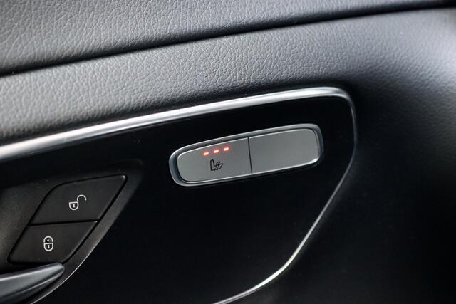 Mercedes-Benz V-KLASSE 300d Extra Lang DC AMG Line | Avantgarde | Burmester | Trekhaak | Leder | Sfeerverlichting | Dodehoekassistent | Surround Camera | Spoorassistent | Stoelverwarming | Intelligent Light System |