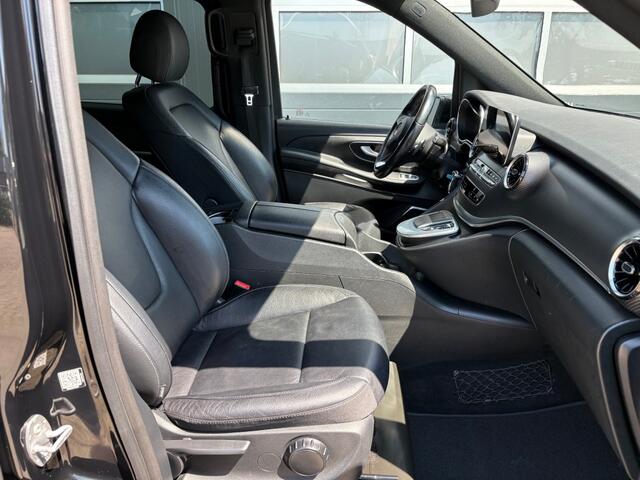 Mercedes-Benz V-KLASSE V300d 239PK / AMG 4MATIC / Dubcab /Automaat / 360gr Camera / Koelbox / Thermo bekerhouders / Elektr schuifdeuren / LED / MBUX /