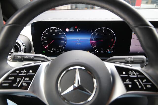 Mercedes-Benz V-KLASSE V300 | DC | XL | 4Matic | AMG | Stoelkoeling | Burmester | VOL!!