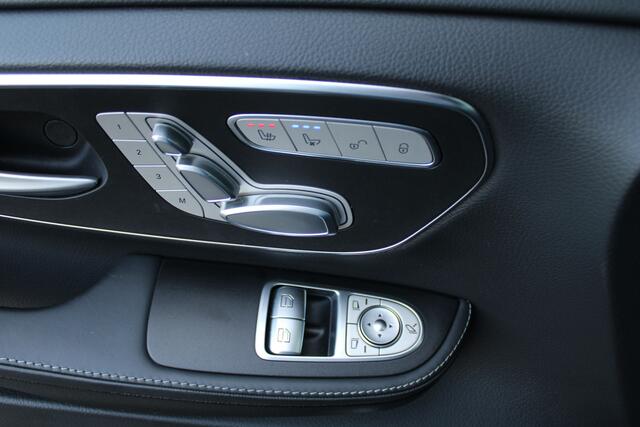 Mercedes-Benz V-KLASSE 300d / AMG / Exclusive / DC / Luchtvering / Pano / 360 Cam / Burmester / Vol Opties / NIEUWSTAAT.