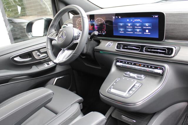 Mercedes-Benz V-KLASSE 300d / AMG / DC / Luchtvering / Pano / Elec Stoelen / Burmester / Vol Opties / NIEUWSTAAT.