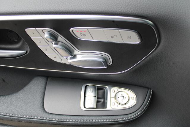 Mercedes-Benz V-KLASSE 300d / AMG / DC / Luchtvering / Pano / Elec Stoelen / Burmester / Vol Opties / NIEUWSTAAT.