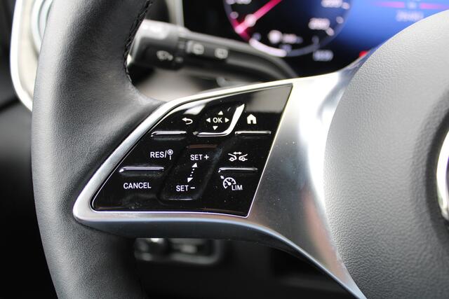 Mercedes-Benz V-KLASSE 300d / AMG / DC / Luchtvering / Pano / Elec Stoelen / Burmester / Vol Opties / NIEUWSTAAT.
