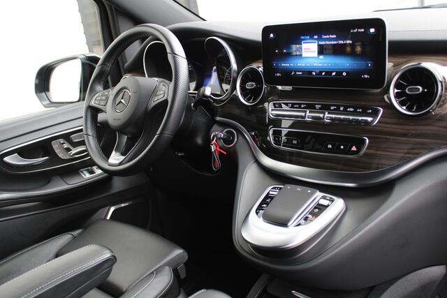 Mercedes-Benz V-KLASSE 300d / AMG / 4-MATIC / XXL / DC / Luchtvering / Elec Stoelen / Burmester / Vol Opties / NIEUWSTAAT