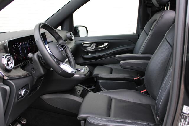 Mercedes-Benz V-KLASSE 300d / AMG / 4-Matic / DC / Luchtvering / Pano / Elec Stoelen / Burmester / Vol Opties / NIEUWSTAAT.