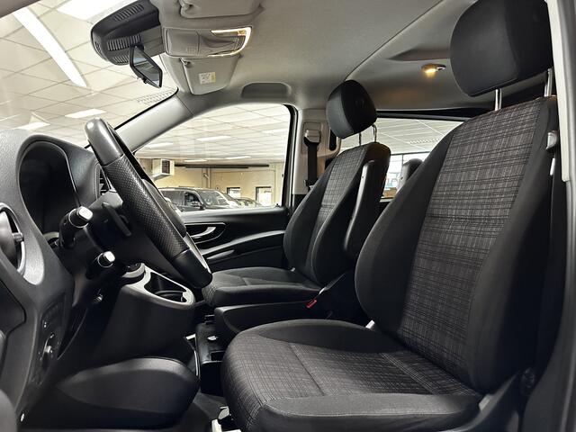 Mercedes-Benz VITO 114 CDI Lang DC Comfort Lease Edition/ Automaat!/ Trekhaak/ 2X Schuifdeur/ 19'' LMV/ Camera/ LED koplampen/ Navi/ Clima/ Cruise/ Elek. pakket/ Bluetooth/ Armsteun/ Multi. Sportstuur/ PDC V+A/ Extra getint glas.