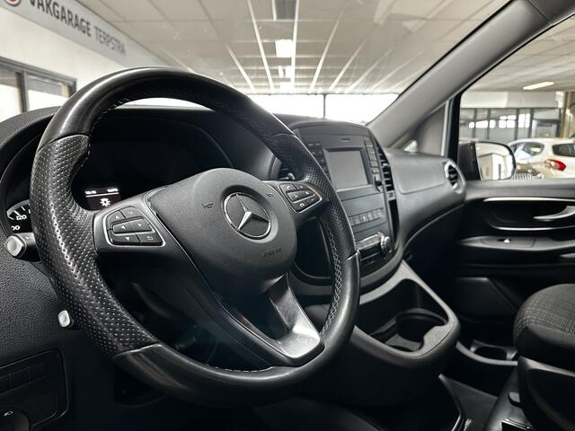 Mercedes-Benz VITO 114 CDI Lang DC Comfort Lease Edition/ Automaat!/ Trekhaak/ 2X Schuifdeur/ 19'' LMV/ Camera/ LED koplampen/ Navi/ Clima/ Cruise/ Elek. pakket/ Bluetooth/ Armsteun/ Multi. Sportstuur/ PDC V+A/ Extra getint glas.