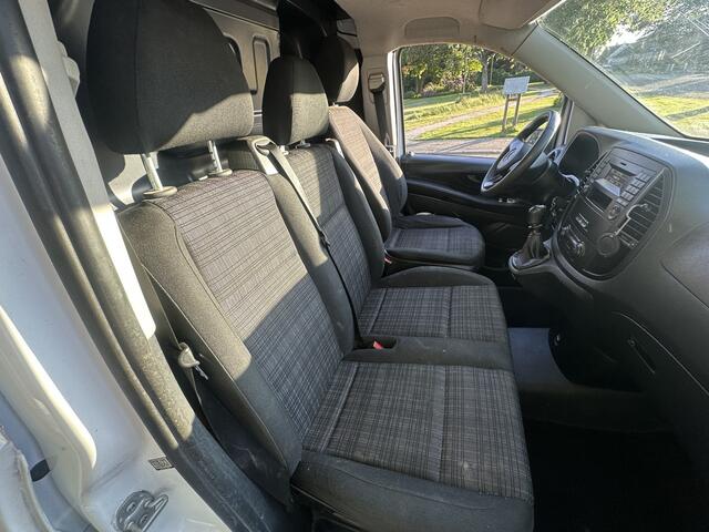 Mercedes-Benz VITO 111 CDI Lang Bestelauto van het Jaar editie Airco * Zeer netjes * 3 persoons