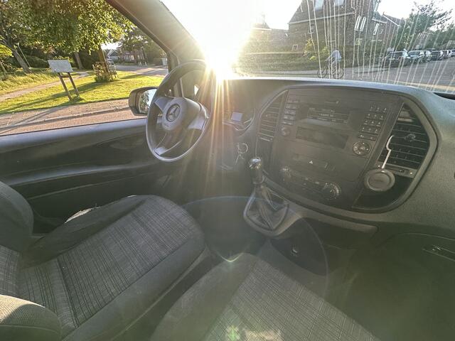 Mercedes-Benz VITO 111 CDI Lang Bestelauto van het Jaar editie Airco * Zeer netjes * 3 persoons