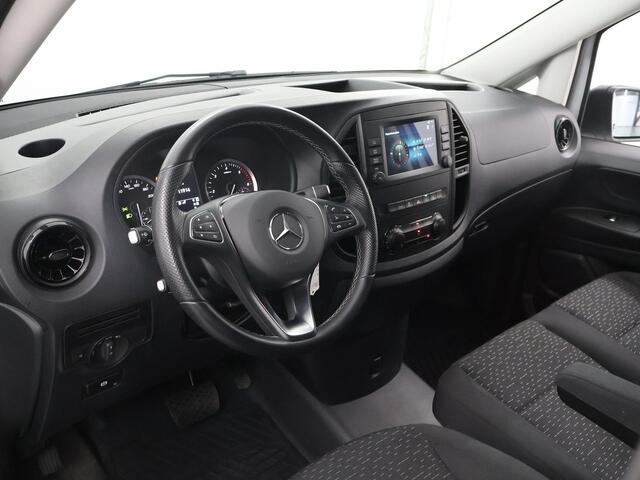 Mercedes-Benz VITO 116 CDI | L2 LANG | AUT. | CAMERA | ILS LED LAMPEN | CRUISE CONTROL | 2500KG TREKHAAK | STOELVERWARMING | BETIMMERDE LAADRUIMTE | APPLE CARPLAY - ANDROID AUTO | 3-ZITS | STANDKACHEL | CERTIFIED