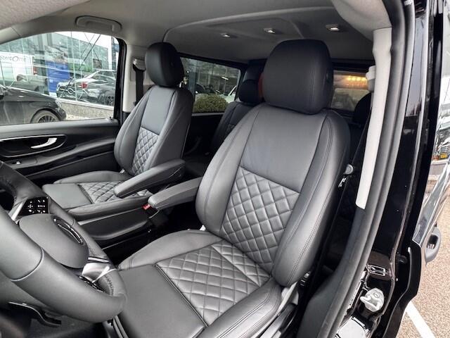Mercedes-Benz VITO 119 CDI L3 Sportpakket l Dubbel Cabine l 4 x 4 l AIRMATIC l 360 gr Camera l 2,5t AHW | DISTRONIC | gewicht l MBUX l LEDER l Stoelverwarming l 2 x Schuifdeuren l Luchtvering l Luxe Lederen interieur l Geen BPM l