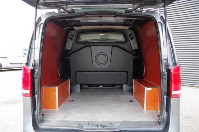 Mercedes-Benz VITO 119 CDI L2 AUT. DC-5P, LED, LEDER, 2X SCHUIFDEUR, TREKHAAK, STOELVERWARMING, STANDKACHEL, CAMERA, NAVI, CRUISE, CLIMA, DUBBELE CABINE