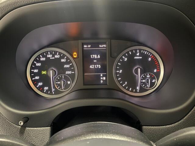 Mercedes-Benz VITO 116 CDI Lang 160PK Autom LED Koplamen 19 Inch AMG Velgen Camera ACC Standkachel Climate Control Trekhaak