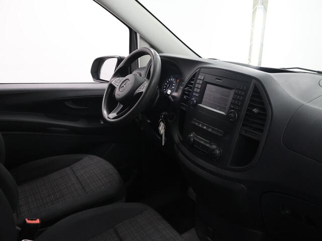 Mercedes-Benz VITO 114 CDI Aut. | L3 XL | Imperiaal | Airco | Cruise Control | 3-zits | Navigatie | Parkeercamera | Achterdeuren | Trekhaak | Certified