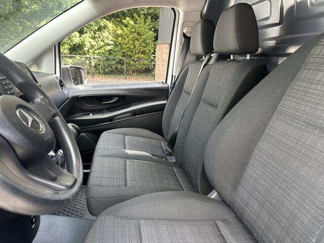 Mercedes-Benz VITO 111 CDI Lang Bestelauto van het Jaar editie Lange Uitvoering Airco Cv Trekhaak stoelverwarming