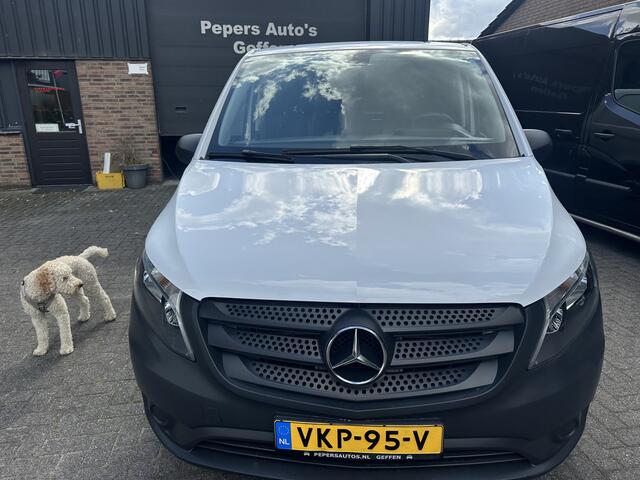 Mercedes-Benz VITO 111 CDI Lang Bestelauto van het Jaar editie Lange Uitvoering Airco Cv Trekhaak stoelverwarming