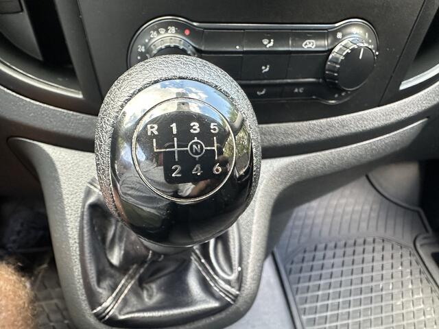 Mercedes-Benz VITO 111 CDI Lang Bestelauto van het Jaar editie Lange Uitvoering Airco Cv Trekhaak stoelverwarming