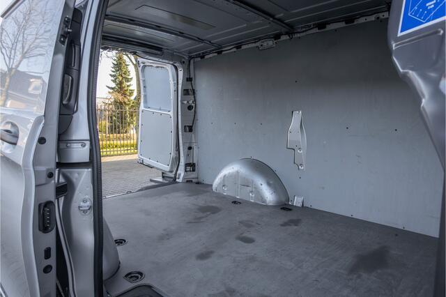 Mercedes-Benz VITO 111 CDI Lang - 19 inch AMG- Climate Controle