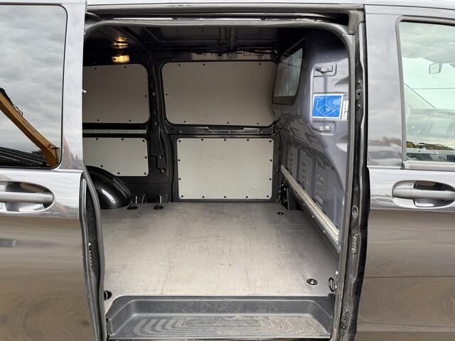 Mercedes-Benz VITO 119 1.9 CDI 4x4 Automaat 4Matic L3H1 XXL LED Intelligent Light System 17 inch Lichtmetalen Velgen Trekhaak Camera Parkeersensoren voor achter