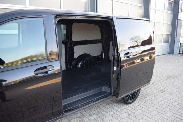 Mercedes-Benz VITO 114 CDI Lang Automaat | Bumpers in kleur | Trekhaak | Dubbele schuifdeur | 18 inch | PDC