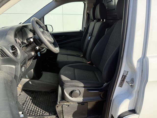 Mercedes-Benz VITO eVito 112 66kWh 280km WLTP 96% (SOH) 80KW Snelladen Climate Control Cruise Control Stoelverwarming Apple Carplay Parkeersensoren Voor en Achter