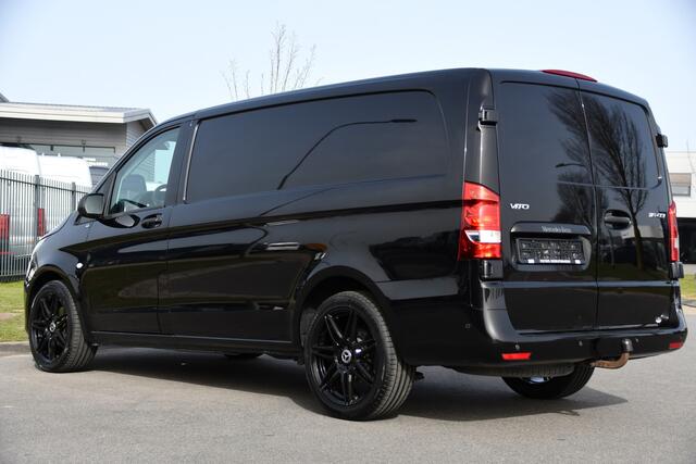 Mercedes-Benz VITO 116 CDI L2 Black Edition Camera, Cruise, LED, 164pk, Trekhaak, Leder, Multimedia, Automaat, Sensoren, Uniek!