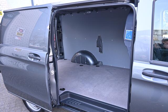 Mercedes-Benz VITO eVito 112 Lang 60 kWh Snellader, Chrome pakket, Bumpers in kleur, Etc.