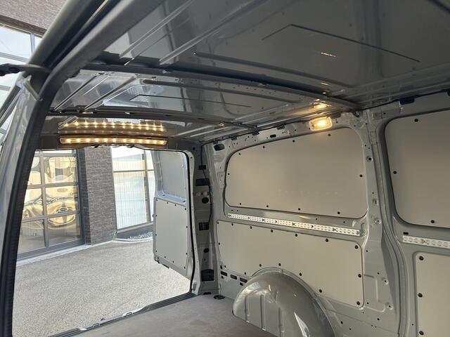 Mercedes-Benz VITO 116 CDI L3 Pro Facelift / 2500KG Trekhaak / MBUX / Camera / Navigatie / Cruise control / Airco / LMV