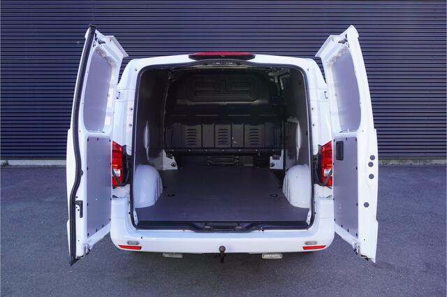 Mercedes-Benz VITO 114 CDI 136pk Automaat Lang L2 Trekhaak Apple Carplay Camera Navi Stoelverwarming ACC Cruise control