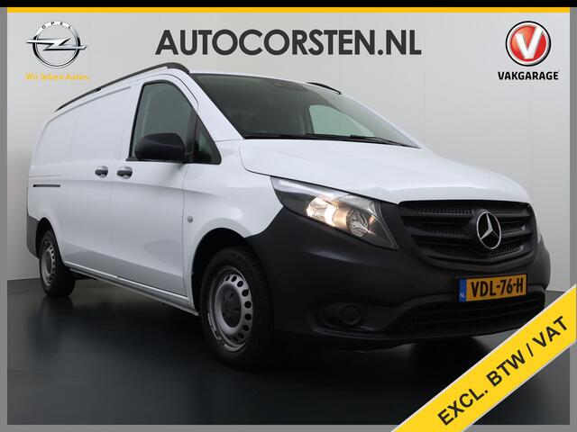 Mercedes-Benz VITO 114CDI 136pk AUT-7 Lang Trekhaak Euro-6 Airco Cruise Control Bluetooth Lane Asist Pdc Betonplex Vloer Wandbetimmering Kast inbouw Achter+Geblindeerde-Raam Schuifdeur 1e Eigenaar 2.000KG Trekgewicht Nette Bus!