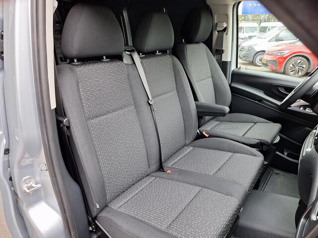 Mercedes-Benz VITO eVito 112 L2 60 kWh | Achteruitrijcamera | Dodehoekassistentie | Stoelverwarming Bestuurdersstoel | Tweezits Bijrijdersbank | Spoorassistent