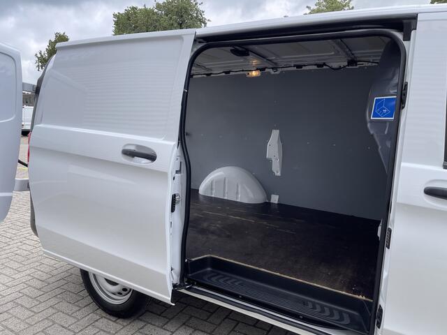 Mercedes-Benz VITO 109 CDI Lang L2H1 / rijklaar ¤ 14.950 ex btw / lease vanaf ¤ 329 / cruise / trekhaak / airco / navigatie / achteruit rijcamera / achterdeuren / euro 6 diesel !