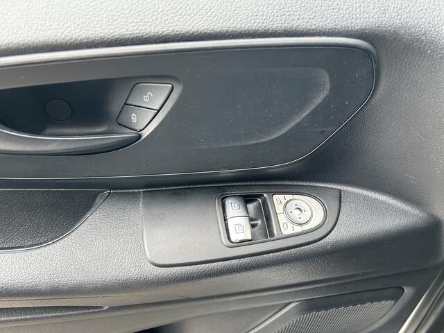 Mercedes-Benz VITO 116 CDI Lang / Trekhaak / Airco / Parkeersensoren / Cruise control / 3 Zits / Achterdeuren