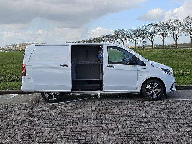 Mercedes-Benz VITO eVito 112 L2 60 kWh 112 60kWh 261Km WLTP Nieuw-Type MBUX Bumpers-Kleur LED Lm-Velgen 80kw-Snelladen