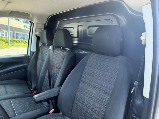 Mercedes-Benz VITO 114 CDI Extra Lang l Camera l Trekhaak l PTS l THERMOTRONIC l Intelligent Light systeem l Tweezitsbank l Betimmerd l Tempomaat l Comfort stoel bestuurder l Becker MAP Pilot l