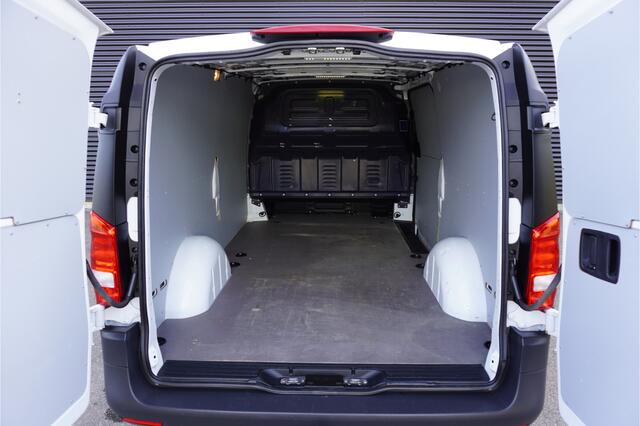 Mercedes-Benz VITO 140pk Automaat Extra Lang L3 XL Apple Carplay Navigatie Trekhaak ACC Cruise control Airco Stoelverwarming