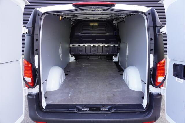 Mercedes-Benz VITO 140pk Automaat Extra Lang L3 XL Apple Carplay Navigatie Trekhaak ACC Cruise control Airco Stoelverwarming